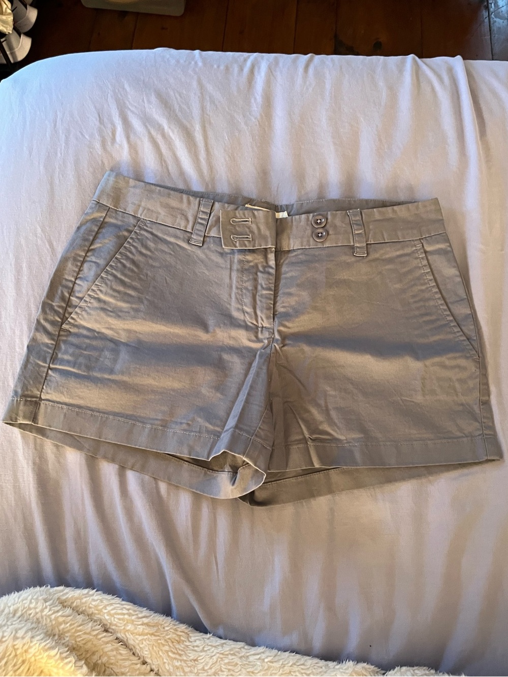 Vineyard Vines Women's Light Grey Shorts